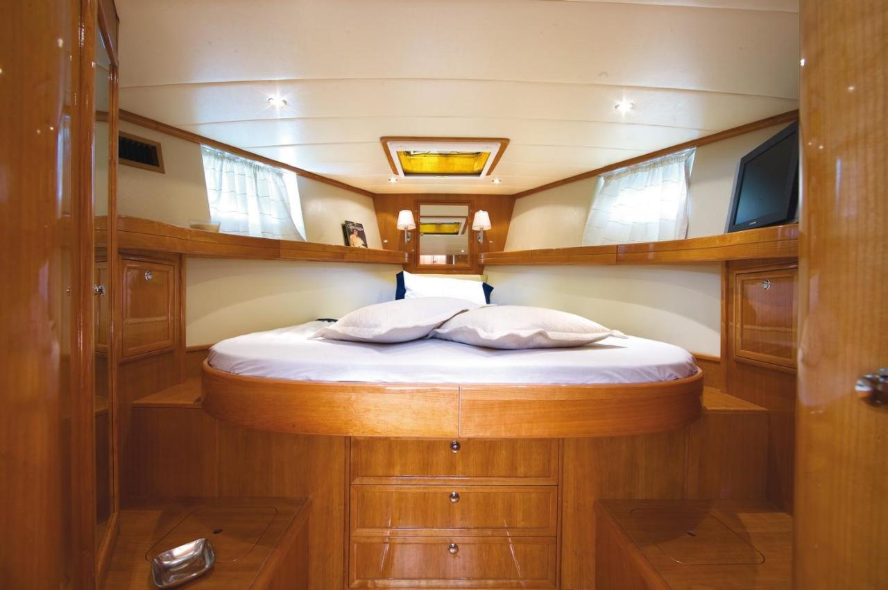 Night On Board Hotel La Maddalena  Bagian luar foto